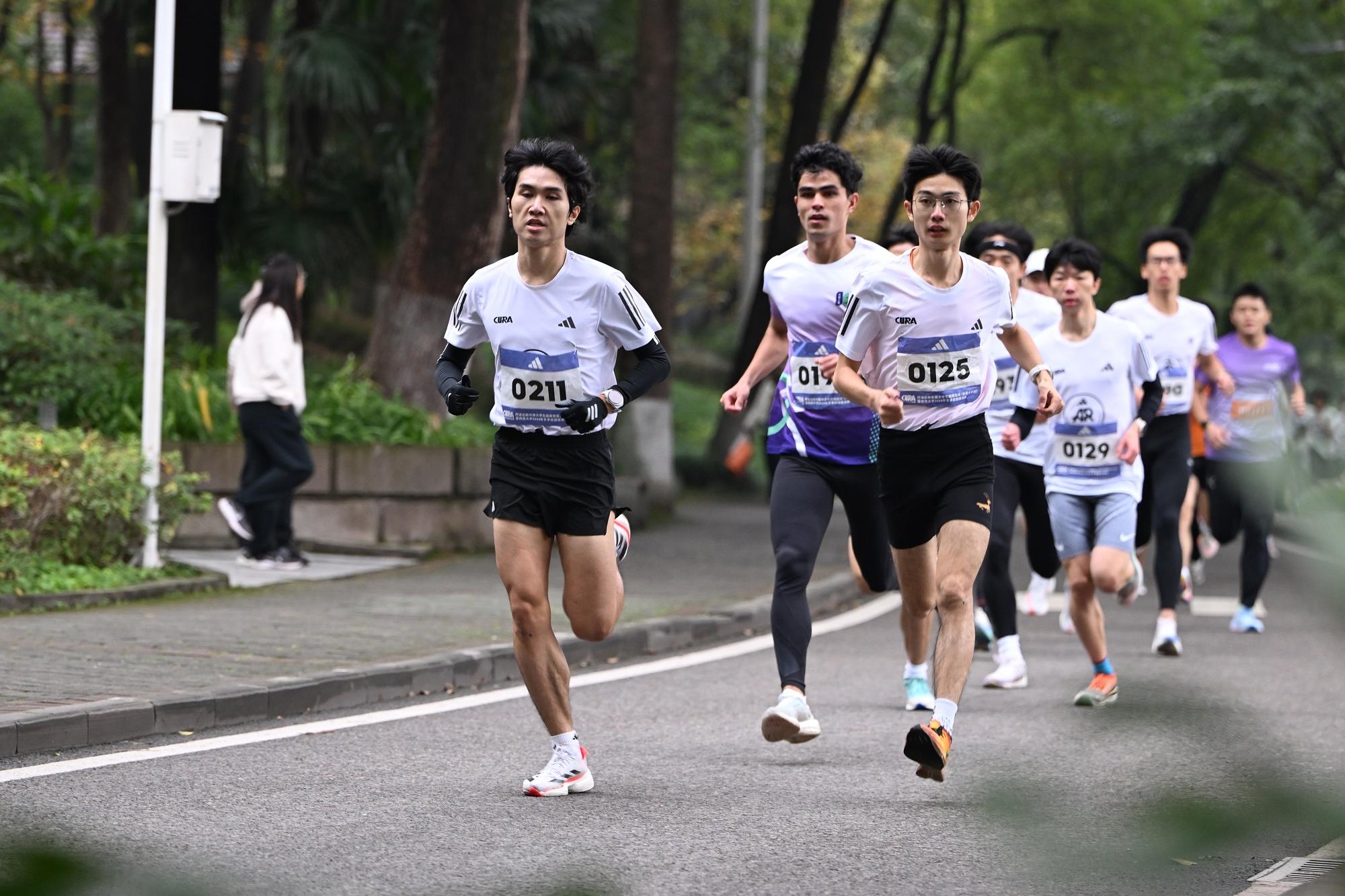 文件名称:12月6日,博彩平台推荐,5000余名师生校园健康跑。周久淞 摄.j.JPG原图大小:0.29MB