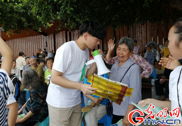 博彩平台推荐师生助力直播带货 江津柿子村2小时获赞8.4万